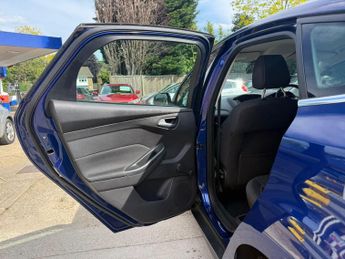 Ford Focus 1.6 Zetec Powershift Euro 6 5dr