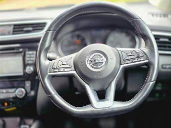 Nissan Qashqai 1.2 DIG-T N-Connecta XTRON Euro 6 (s/s) 5dr