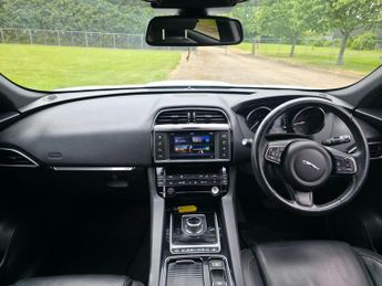 Jaguar F-PACE 2.0 D180 Prestige Auto AWD Euro 6 (s/s) 5dr
