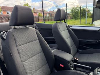 Volkswagen Golf 2.0 TDI BlueMotion Tech SE Cabriolet DSG Euro 5 (s/s) 2dr