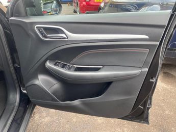 MG MG ZS 72.6kWh Trophy Connect Long Range Auto 5dr
