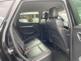 MG MG ZS 72.6kWh Trophy Connect Long Range Auto 5dr