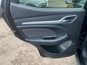 MG MG ZS 72.6kWh Trophy Connect Long Range Auto 5dr