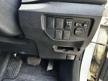 Toyota Prius 1.8 VVT-h T3 CVT Euro 5 (s/s) 5dr