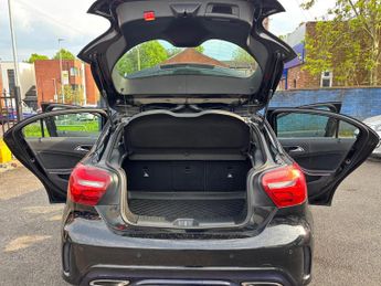 Mercedes-Benz A Class 1.5 A180d AMG Line (Premium) 7G-DCT Euro 6 (s/s) 5dr