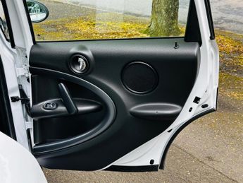 MINI Countryman 2.0 Cooper SD SUV 5dr Diesel Auto Euro 5 (143 ps)