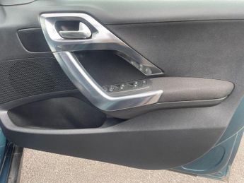 Peugeot 2008 1.2 PureTech Allure SUV 5dr Petrol EAT Euro 6 (s/s) (110 ps)