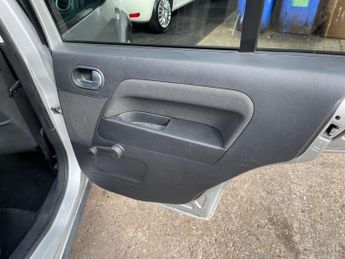 Ford Fusion 1.6 Plus 5dr
