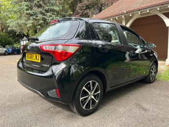 Toyota Yaris 1.5 VVT-h Icon Tech E-CVT Euro 6 (s/s) 5dr