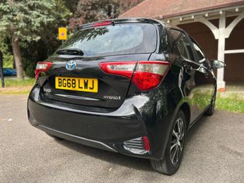 Toyota Yaris 1.5 VVT-h Icon Tech E-CVT Euro 6 (s/s) 5dr