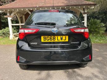 Toyota Yaris 1.5 VVT-h Icon Tech E-CVT Euro 6 (s/s) 5dr