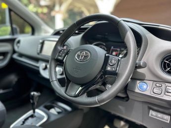 Toyota Yaris 1.5 VVT-h Icon Tech E-CVT Euro 6 (s/s) 5dr