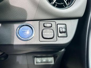 Toyota Yaris 1.5 VVT-h Icon Tech E-CVT Euro 6 (s/s) 5dr