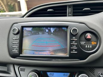 Toyota Yaris 1.5 VVT-h Icon Tech E-CVT Euro 6 (s/s) 5dr