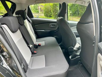 Toyota Yaris 1.5 VVT-h Icon Tech E-CVT Euro 6 (s/s) 5dr