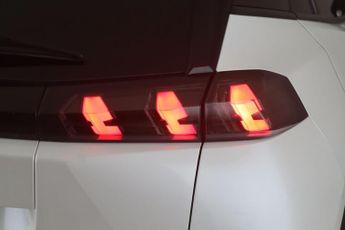 Peugeot E-2008 50kWh Allure Premium + Auto 5dr (7kW Charger)