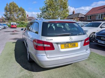Mercedes-Benz E Class 2.1 E220 CDI BlueEfficiency Avantgarde Tiptronic Euro 5 5dr