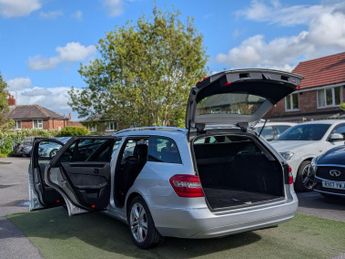 Mercedes-Benz E Class 2.1 E220 CDI BlueEfficiency Avantgarde Tiptronic Euro 5 5dr