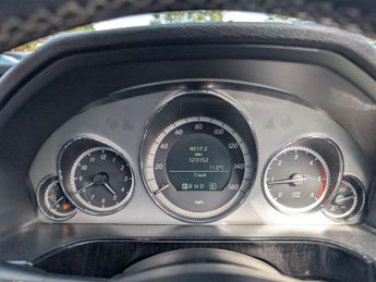 Mercedes-Benz E Class 2.1 E220 CDI BlueEfficiency Avantgarde Tiptronic Euro 5 5dr