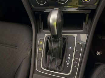 Volkswagen e-Golf 35.8kWh e-Golf Hatchback 5dr Electric Auto (136 ps)