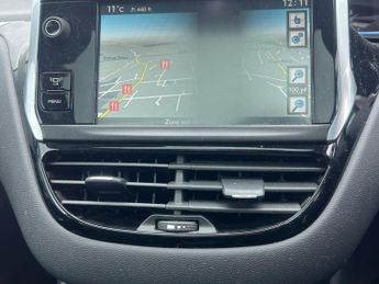 Peugeot 208 1.6 e-HDi Feline EGC Euro 5 (s/s) 5dr (Nav)