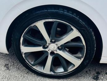 Peugeot 208 1.6 e-HDi Feline EGC Euro 5 (s/s) 5dr (Nav)