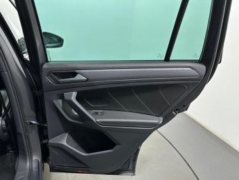 Volkswagen Tiguan 2.0 TDI R-Line Tech DSG 4Motion Euro 6 (s/s) 5dr