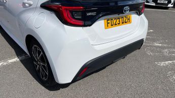 Toyota Yaris 1.5 VVT-h Design E-CVT Euro 6 (s/s) 5dr