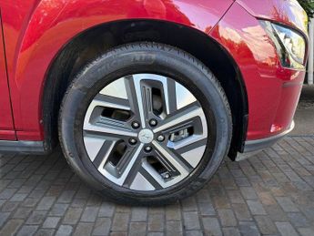Hyundai Kona 64kWh Ultimate SUV 5dr Electric Auto (10.5kW Charger) (204 ps)