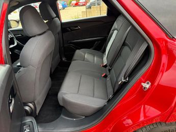 MG MG4 64kWh SE Long Range Auto 5dr