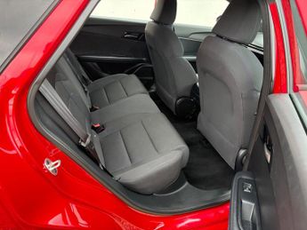 MG MG4 64kWh SE Long Range Auto 5dr
