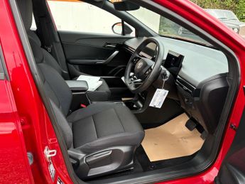 MG MG4 64kWh SE Long Range Auto 5dr