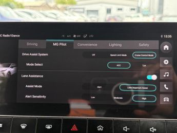 MG MG4 64kWh SE Long Range Auto 5dr