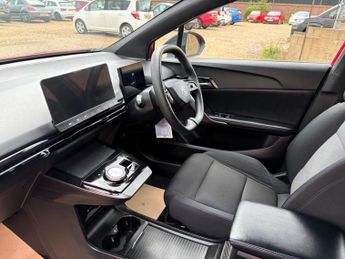 MG MG4 64kWh SE Long Range Auto 5dr
