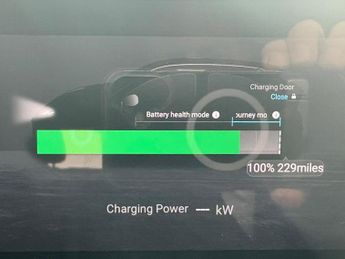 MG MG4 64kWh SE Long Range Auto 5dr