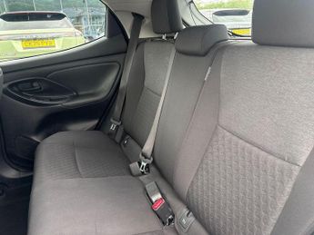 Toyota Yaris 1.5 VVT-h Design Hatchback 5dr Petrol Hybrid E-CVT Euro 6 (s/s) 