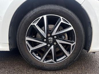 Toyota Yaris 1.5 VVT-h Design Hatchback 5dr Petrol Hybrid E-CVT Euro 6 (s/s) 