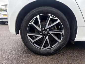 Toyota Yaris 1.5 VVT-h Design Hatchback 5dr Petrol Hybrid E-CVT Euro 6 (s/s) 