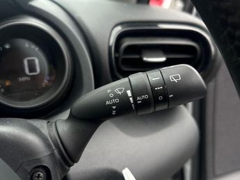Toyota Yaris 1.5 VVT-h Design Hatchback 5dr Petrol Hybrid E-CVT Euro 6 (s/s) 