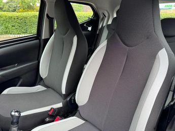 Toyota AYGO 1.0 VVT-i x-play Euro 6 5dr