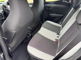 Toyota AYGO 1.0 VVT-i x-play Euro 6 5dr