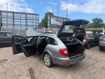 Skoda Superb 2.0 TDI Elegance Euro 5 5dr