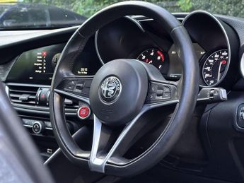 Alfa Romeo Giulia 2.2 TD Super Auto Euro 6 (s/s) 4dr
