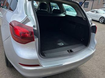 Vauxhall Astra 2.0 CDTi SRi Sports Tourer Euro 5 (s/s) 5dr