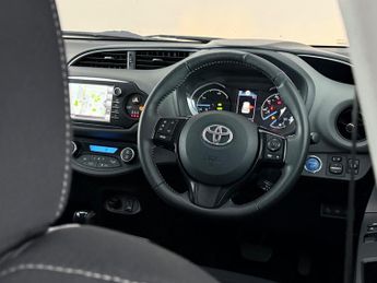 Toyota Yaris 1.5 VVT-h Icon Tech E-CVT Euro 6 (s/s) 5dr