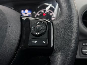 Toyota Yaris 1.5 VVT-h Icon Tech E-CVT Euro 6 (s/s) 5dr