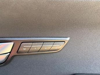 Land Rover Range Rover Evoque 2.2 SD4 Pure Tech SUV 5dr Diesel Auto 4WD Euro 5 (s/s) (190 ps)