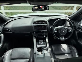 Jaguar F-PACE 2.0 D180 R-Sport Auto AWD Euro 6 (s/s) 5dr