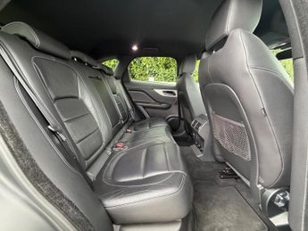 Jaguar F-PACE 2.0 D180 R-Sport Auto AWD Euro 6 (s/s) 5dr