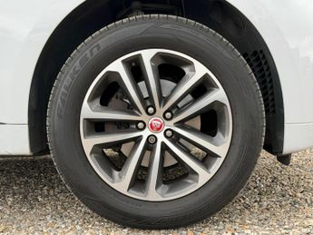 Jaguar F-PACE 2.0 D180 R-Sport Auto AWD Euro 6 (s/s) 5dr